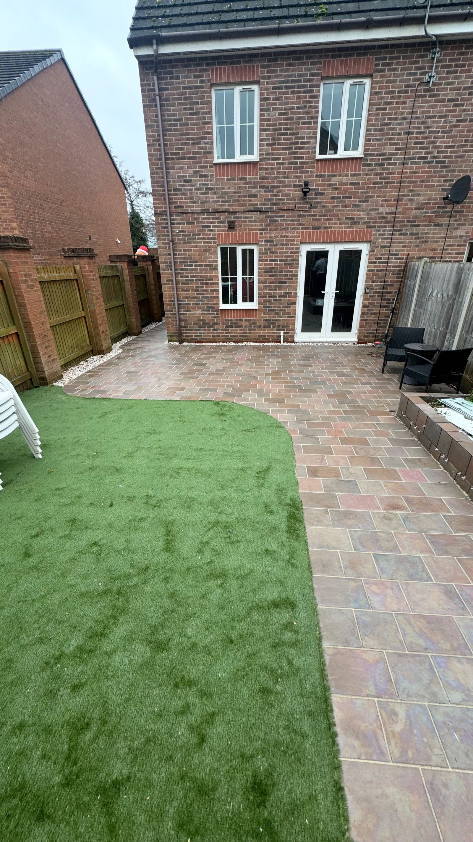 Cobbled Porcelain Patio image 1